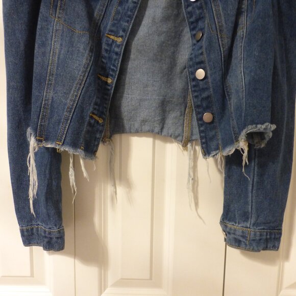 SHEIN medium wash puffy gigot sleeves denim jacket with frayed details - Picture 4 of 8